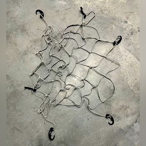 Cargo net with 6 adjustable hooks